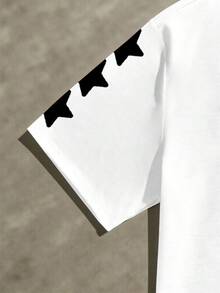 Manfinity Roghcode Kaos Lengan Pendek Pria Avant-Garde dengan Leher Bulat Bermotif Huruf dan Kain Rajut untuk Tampilan Streetwear Hip-Hop - MultiWarna - View 4
