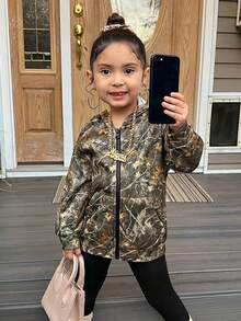 SHEIN Sudadera con capucha de manga larga, estilo callejero genial, uso diario, escuela, casual y lindo, a juego con mamá e hija o hermanas, con forro térmico de punto camuflado, para niña joven en otoño/invierno. - Verde militar - Ver 3