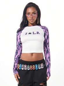 SUMWON WOMEN Top de baseball à manches longues, style raglan, coupe courte, motif camouflage violet avec design contrasté blanc. Mode décontractée, streetwear essentiel pour femmes en automne/hiver - Blanc - Voir 2