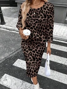 SHEIN LUNE 女士豹纹蝙蝠袖T恤和修身半裙两件套休闲套装，适合秋冬季节穿着。 - 彩色 - 查看 6