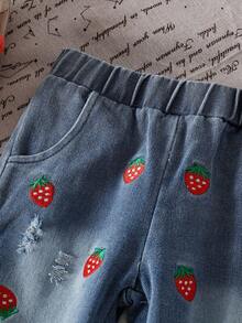 SHEIN 2件套女婴春秋草莓字母印花长袖上衣+全套草莓印花牛仔裤套装 - 白色 - 查看 6