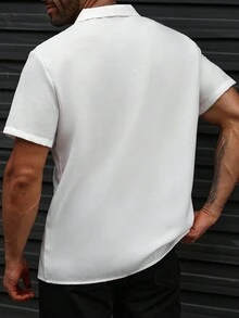 Manfinity Homme Áo sơ mi nam tay ngắn dệt chắp vá cỡ lớn, đơn hàng khuy, đối xứng, xếp ly đôi, thường ngày, đi nghỉ, dự tiệc, văn phòng, tiệc tối, phong cách đa năng, quà tặng lý tưởng cho bạn trai hoặc chồng - trắng - Xem 2