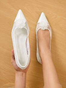 CUCCOO HITCHD 女士花卉刺绣蕾丝拼布尖头平底鞋，优雅时尚舒适甜美浪漫白色网眼仿皮芭蕾平底鞋，适合情人节、婚礼、万圣节、圣诞节、感恩节、新年、春节、生日、派对 - 白色 - 查看 2