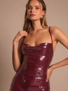 Váy dây mảnh gợi cảm lấp lánh màu đỏ máu Glamine với viền váy bất đối xứng, điểm xuyết màu đỏ, hoàn hảo cho trang phục sinh nhật hoặc phong cách lấy cảm hứng từ kỳ nghỉ. - Màu Đỏ Sâu - Xem 7