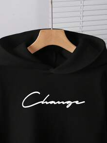 SHEIN 青少年男童一件装休闲简约舒适百搭保暖超值简约手写文字印花针织连帽卫衣，适合返校季、秋季、秋冬季、Y2K锐舞派对、假期、节日、万圣节、圣诞节等场合穿着，休闲舒适，印花卫衣，价格实惠。 - 彩色 - 查看 5