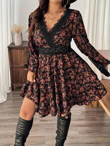 SHEIN Frenchy Abito lungo con scollo a V, stampa floreale, inserti in pizzo e maniche lunghe, taglie comode