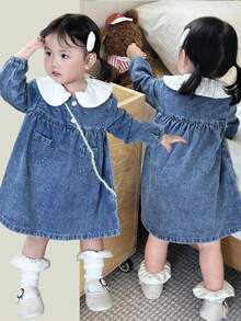 SHEIN 女婴白色彼得潘领蓝色牛仔宽松连衣裙 - 深色水洗藍 - 查看 1