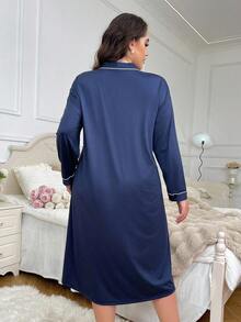 大码长袖V领休闲睡衣连衣裙，宽松舒适，细节优雅，适合秋冬季穿着。