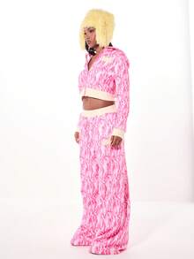 SUMWON WOMEN sweat-shirt à capuche zippé rose camouflage court avec chapeau en fausse fourrure surdimensionné. Veste de mode d'hiver avec poches latérales, style vestimentaire Y2K et esthétique de la rue - Rose bonbon - Voir 5