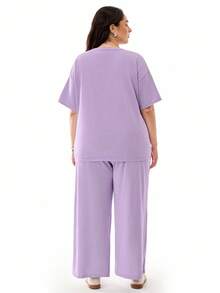 SHEIN EZwear 加大码两件套：做旧紫色绣球花印花宽松T恤+阔腿裤，春夏季休闲棉质套装 - 紫丁香色 - 查看 2