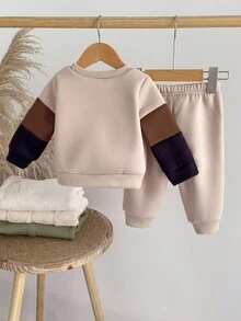 SHEIN Boys' Casual Color Block Letter Print Sweatshirt Set, Beige Brown Black Contrast Long Sleeve Top + Jogger Pants, Autumn/Winter