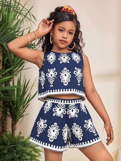SHEIN Bộ đồ bơi liền thân cổ tròn in họa tiết du lịch thoải mái cho bé gái tuổi mới lớn, không tay, không gọng và quần short dệt kim