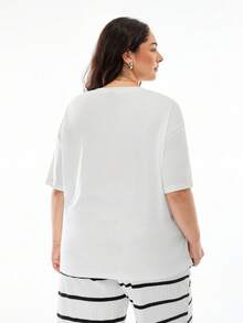 SHEIN EZwear Women's Plus Size Graphic T-Shirt, Casual Minimalist Pattern Round Neck Short Sleeve Loose Fit Plus Size Pullover Tee, Suitable For Summer - White - View 2