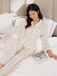 SHEIN 少女泡泡皱下摆领翻领印花睡衣套装带荷叶边装饰假日季节，度假，适合春秋季节，女孩甜美可爱睡衣套装 - 杏色 - 查看 3