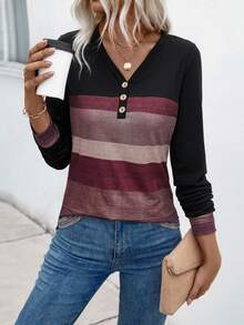 EMERY ROSE قميص كاجوال بياقة على شكل حرف V وأكمام طويلة مطبوع بخطوط، تيشيرت نسائي بطباعة عشوائية للربيع