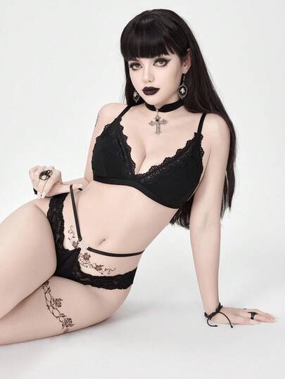 ROMWE Goth Gothic Triangle Cup Kanten Crotchless Slipje Lingerie Set Women view 2
