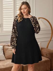 Rosumi Robe midi décontractée à col rond, manches raglan et côtes, avec imprimé léopard et patchwork, pour femmes grandes tailles - Multicolore - Voir 6
