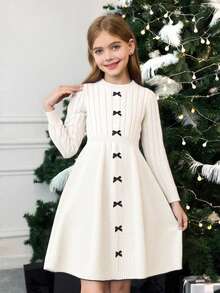 SHEIN Serisse Kids Tween Girls Elegant Round Neck Waist Fitted Knit Midi Dress With Contrast Front Bow For Winter, Knitted Dress Solid White Long Sleeve Knit Dress, Classic Elegant Round Neck Waist Fitted Knit Midi Dress. White Winter Dress, Autumn Winter White Knitted Dress, White Long Sleeve Dress Fall Tween Modest Dress Mom And Daughter Matching Dress Girls Spring Autumn French Style Dress Mommy And Me Dress