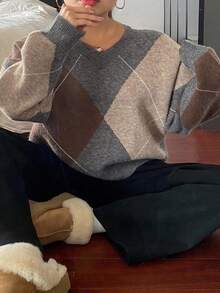 Dazy Plus 时尚拼色V领菱形图案宽松大码女式套头衫，秋冬款