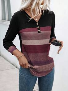 EMERY ROSE قميص كاجوال بياقة على شكل حرف V وأكمام طويلة مطبوع بخطوط، تيشيرت نسائي بطباعة عشوائية للربيع