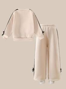 SHEIN Explorewe 2 Pieces Set Of Autumn/Winter Sweatshirts For Little Girls. The Set Includes A Casual And Simple Long-Sleeved Crew-Neck Top With Bowknot Ribbons And No Hood, And A Pair Of Bowknot Long Pants. It Is A Suit For Little Girls.