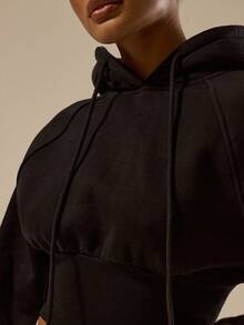 MUSERA ESSENTIALS 短款束腰宽松连帽卫衣，返校休闲日常基础款卫衣 - 黑色 - 查看 2