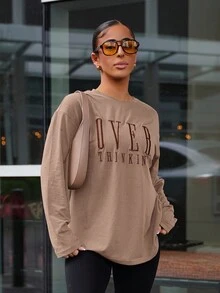 SAYEHFBABY Damen Grafik T-Shirts mit Buchstaben-Stickerei und Dropped Shoulder