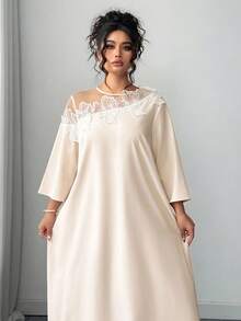 SHEIN Tall 优雅通勤休闲女式时尚畅销蕾丝拼布圆领 3/4 袖蕾丝边装饰长款设计连衣裙，舒适面料，杏色加大码 - 杏色 - 查看 3