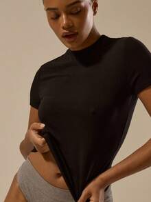 MUSERA ESSENTIALS 修身圆领短袖上衣，优雅基础款，性感秋季必备，适合假日、春夏穿着。 - 黑色 - 查看 2