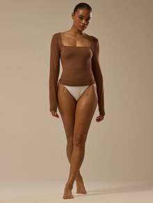 MUSERA ESSENTIALS 方领修身长袖柔软触感上衣，基础款太妃糖色，优雅百搭，性感秋季必备，柔软触感，春夏假日皆宜。 - 棕色 - 查看 5