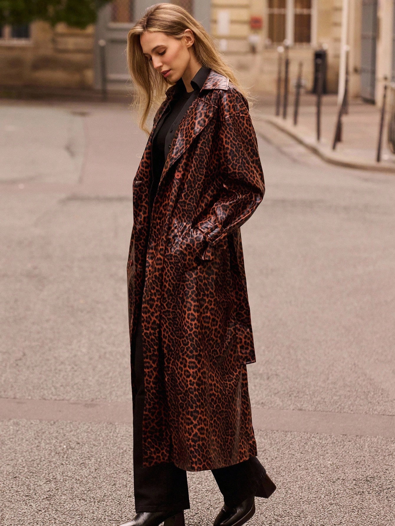 Cappotto lungo in vinile oversize con stampa leopardata e cintura, abbigliamento da donna per l'autunno e l'inverno