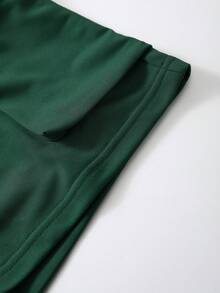 Manfinity Homme 男士纯色圆领短袖 T 恤和工装短裤休闲两件套，舒适服装 - 墨綠色 - 查看 4