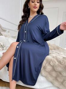 大码长袖V领休闲睡衣连衣裙，宽松舒适，细节优雅，适合秋冬季穿着。
