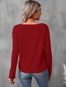 SHEIN LUNE Áo thun dài tay cổ chữ V màu đỏ tối giản họa tiết bướm dành cho nữ, thích hợp cho mùa thu/đông. Áo thun nữ màu đỏ kiểu dáng thường ngày. - Màu Đỏ Sâu - Xem 2