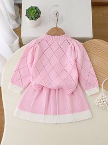 SHEIN 女婴休闲时尚学院风蝴蝶贴花撞色袖口镂空针织开衫和百褶裙套装，秋冬 - 粉色 - 查看 2
