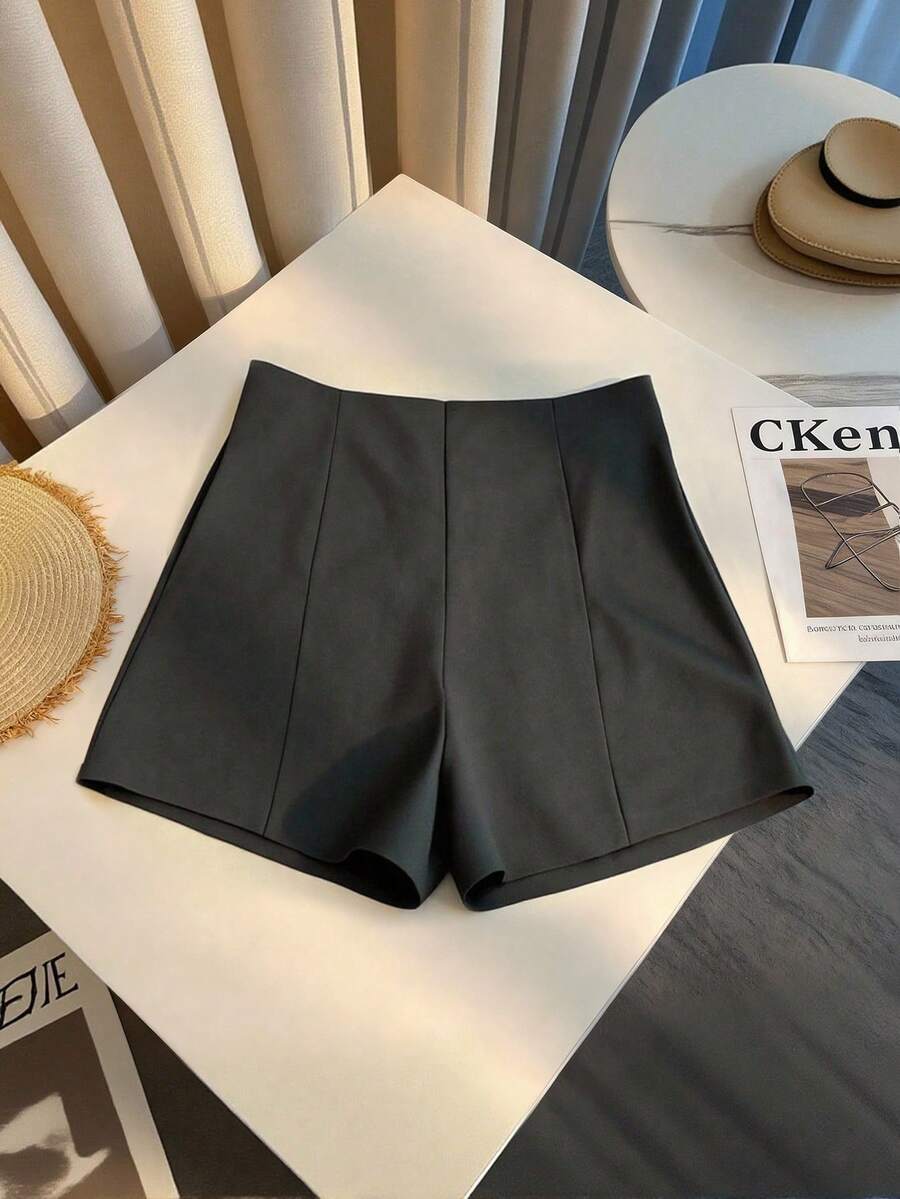 Franclia Shorts curtos casuais em tecido liso cinza escuro, com perna reta e zíper, para tamanhos plus size. Shorts curtos de couro preto para mulheres. Shorts pretos de cintura alta, shorts elegantes femininos.