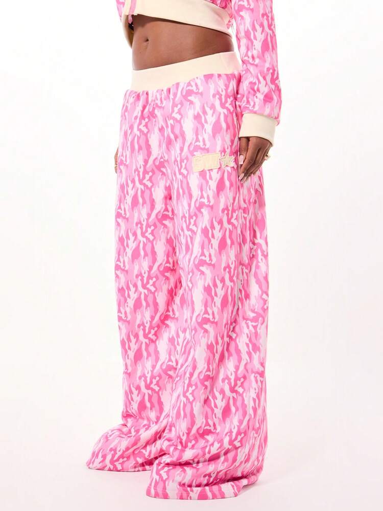 SUMWON WOMEN Pantalones jogger de pierna ancha con parche de estrella en camuflaje rosa oversize para mujer, ropa de estar en casa holgada y casual de moda de calle