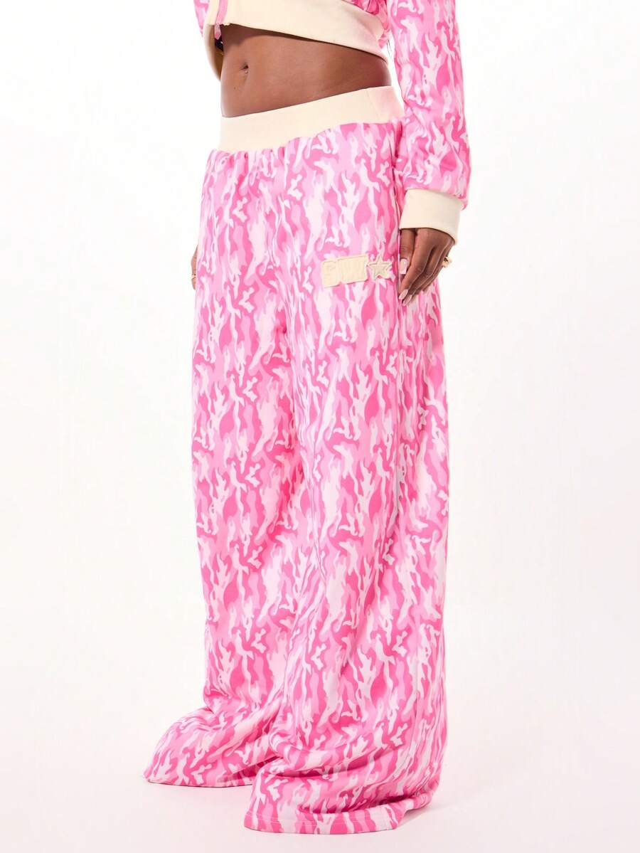 SUMWON WOMEN 超大粉色迷彩宽腿慢跑裤，带星星补丁，女士家居服，宽松休闲街头时尚下装 - 粉色 - 查看 1