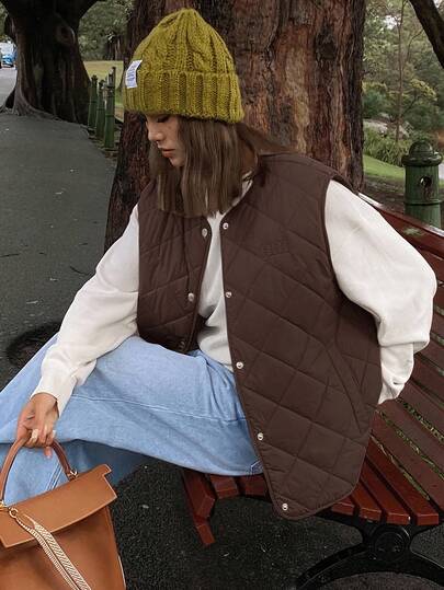 DAZY 女士秋冬时尚棕色保暖内衬轻薄短款无袖夹克，休闲宽松绗缝刺绣字母户外街头风格棉质外套背心