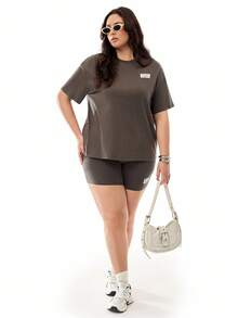 SHEIN EZwear 2 件套大码女式运动风格 T 恤和短裤，春夏 - 灰色 - 查看 2