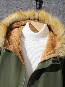 SHEIN Veste à capuche zippée doublée thermique pour garçons préadolescents, décontractée et polyvalente. Matière plus épaisse, convenant pour les fêtes d'anniversaire, soirées, représentations, mariages, baptêmes, cérémonies d'ouverture. Adapté à un usage quotidien, à l'école, aux voyages, aux sports, à l'automne et à l'hiver. - Militaire verte - Voir 4