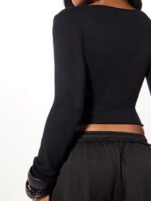 SUMWON WOMEN 摇滚明星女友图案长袖缺口领短款上衣街头风格节日休闲派对演唱会上衣秋冬分层必备 - 黑色 - 查看 6