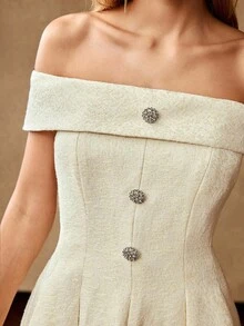 MOTF PREMIUM Váy hở vai đính nút đính đá mùa đông - Màu be - Xem 3