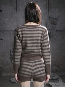 SHEIN Unity Phong cách thời trang thay thế Halloween, tiểu văn hóa mùa thu đông, áo croptop dài tay kẻ sọc cài cúc phía trước và quần short hai mảnh. - Cà phê nâu - Xem 2