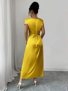 Rafferiza 女士优雅约会/通勤高领系带缎面短袖连衣裙 - 金色 - 查看 2