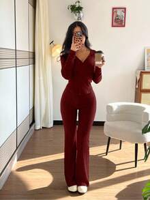 SHEIN PETITE 2 件套女式休闲连帽运动衫，带口袋和罗纹喇叭裤套装，适合日常穿着，秋冬 - 酒紅色 - 查看 2