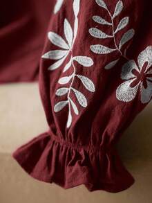 Elaquor 大码女式花卉刺绣荷叶边V领长袖休闲衬衫/秋冬女式衬衫/女式碎花衬衫 - 酒紅色 - 查看 5