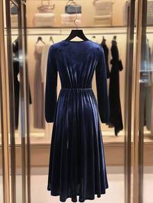 GlowEve Women's Velvet Round Neck Rhinestone Chain Waist A-Line Elegant Dress, Suitable For Daily Commute, Business, French Romantic Date, Party, Christmas, Autumn/Winter, Navy Blue Long Sleeve - Navy Blue - View 2