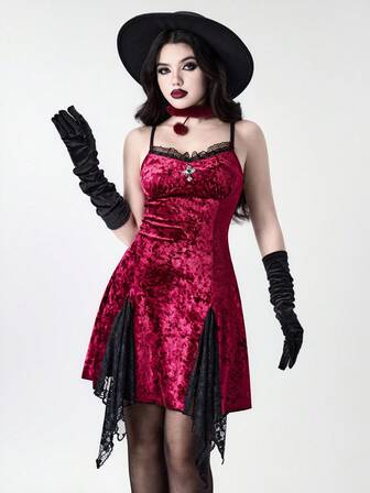 Robe camisole en velours avec pendentif style croix ankh, style rétro gothique, avec garniture en dentelle contrastée