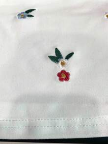 Resyla 大码女式花卉刺绣圆领休闲宽松背心 - 白色 - 查看 3